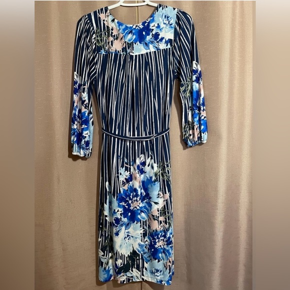 Small Summer Bundle NWT & GUC Tops, Shorts, Dress, & Skirts - Picture 13 of 15